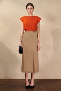 #outfitinspiration #fashionforward #ootd #stylegoals #trendythreads #wardrobeessentials #fashionista #outfitideas #closetenvy #dressedtoimpress Casual Skirt And Blouse, Long Skirts For Work, Work Outfits Women Spring, Workwear 2023, Straight Long Skirt, Office Skirts, Khaki Tops, Raw Fabric, Mean Blvd