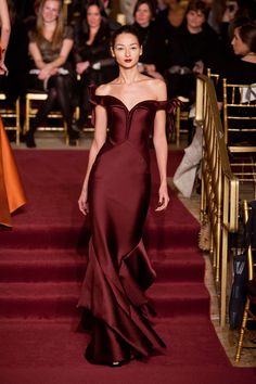 Lorah outfit concepts Gala Dresses, Zac Posen, Moda Vintage, Designer Gowns, Gorgeous Gowns, Black Wedding, Beautiful Gowns, Formal Gowns, Fancy Dresses