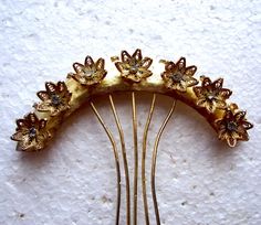 Late Victorian hair comb with gold tone metal filigree flowers | eBay Victorian Style Gold Metal Jewelry, Victorian Gold Filigree Earrings, Victorian Gold Brooch With Intricate Design, Antique Hair Comb, Victorian Gold Metal Brooches, Antique Hair Combs, Victorian Hairstyles, Hair Comb, Comb