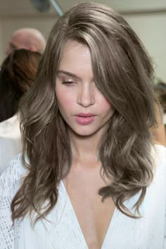 Dark Ash Blonde Hair, Light Ash Brown Hair, Ashy Hair, Ash Brown Hair Color, Hussein Chalayan, Ash Hair, Ash Hair Color, Ash Brown Hair