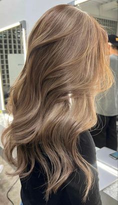 Subtle Highlights On Light Brown Hair, Light Brown Hair Blonde Balayage, Lowlights On Dirty Blonde Hair, Hazelnut Blonde Hair, Hair Astethic, Natural Dirty Blonde Hair, Brown Hair With Blonde Balayage, Sandy Blonde Hair, Brown Hair Shades