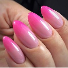 Vamos abrir o mês da primavera com a cor de Rosa 🌹 Magenta Ombre Nails, Hot Pink Ombre Nails, Fucsia Nails, Cut Dog Nails, Pink Tip Nails, Multicolored Nails, Unghie Sfumate, Pink Chrome Nails, Nail Trimming