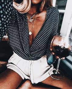 Low Cut Blouses, Denim Shorts Outfit, Estilo Hippie, Easy Style, Spring Summer Outfits, Look Fashion