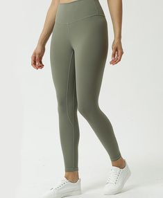 Introducing our new double-sided brushed yoga pants designed exclusively for women seeking comfort and style during their yoga sessions. Crafted with a skin-friendly material, these nude-feeling nine-point pants offer a second-skin sensation, enhancing your practice with ultimate flexibility. The high-waisted design not only provides support but also accentuates your curves, giving you a confident and flattering look throughout your yoga routine. Elevate your experience with our butt-lifting yog Activewear Trends, Printed Yoga Leggings, Boho Summer Dresses, Swimwear Trends, Black Lingerie, Sweater Trends, Yoga Activewear, Short Mini Dress, Pants Design