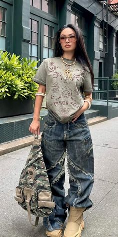 Green Streetwear Outfit, Look Book Outfits, Pakaian Hipster, Ig Outfits, Green Streetwear, Island Outfits, Bohemian Princess, Ootd Jeans, Book Outfits