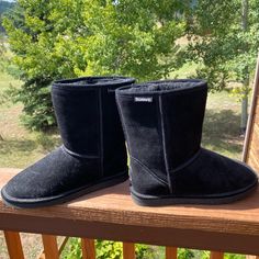 Brand New Black Bear Paw Boots. Size 9/10 Bear Paw Boots, Bear Paw, Bear Paws, Bearpaw Boots, Shoes Brand, Black Bear, Shoe Brands, New Black, Rain Boots