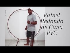 a man standing in front of a large metal object with the words painel redondo de cano pvc