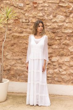 Sheer white bridal cover up, perfect for a boho beach wedding dress. Its simplicity and convertible design gives this shawl many possibilities, whether you want to wear it as a light poncho, as a crisscross shrug, as a short cape over the shoulder or as an boho chic scarf. An original accessory for a wedding dress, the shawl is made of soft, light and breathable rayon knitted and it's available in over 50 colors. Because of its lightweight you can keep it in your bag, and use it whenever you wan Moda Hippie Chic, Poncho For Women, Style Hippie Chic, Crochet Dress Boho, Summer Poncho, Hippie Chic Fashion, White Poncho, White Crochet Dress, Light Summer Dresses