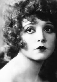 Max Factor is acknowledged as the creator of the most iconic make-up practice of the 1920s: the Cupid’s Bow, which they created especially for actress Clara Bow. 1920 Makeup, 20s Makeup, 1920s Makeup, 1920s Hair, Clara Bow, Jennifer Beals, Louise Brooks, Gene Kelly, Mae West