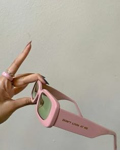 Mode Rose, Trendy Glasses, نظارات شمسية, Kraf Diy, Stylish Glasses, Pink Vibes, Trik Fotografi, Foto Ideas Instagram, Everything Pink