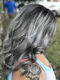 Silver Hair with Dark Shadow Root #silverhair #gunmetalgrey #hair #haircolor #shadowroot #guytang_mydentity #guytanginspired #hairbyteaks/emilyhudson #platinumhair615 Black Shadow Root, Dark Shadow Root, Dark Hairstyles, Purple Grey Hair, Charcoal Hair, Purple Hair Highlights, Ombre Dark, Grey Hair Transformation