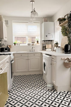 Small kitchen fitted with unique vinyl flooring, it has a monochrome geometric weaving pattern. Small Kitchen Ideas. Small Kitchen Ideas, Free Samples, Vinyl Flooring, A Kitchen, Small Kitchen, Kitchen Dining Room, New Life, Kitchen Ideas, Small Spaces