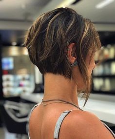 Brunette Bob Haircut, Tan Skin Blonde Hair, Blonde Bob Haircut, Wavy Bob Haircuts, Brunette Bob, New Short Hairstyles, Cool Blonde Hair, Very Short Haircuts, Bob Haircuts For Women