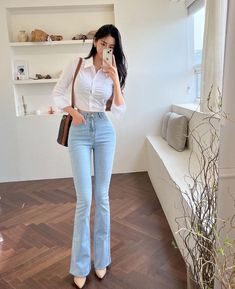 shirt https://s.shopee.co.id/A9wDD75c2L jeans cutbray https://s.shopee.co.id/10hyIDbOFN  credits to @btflfairy on twt Style Bootcut Jeans Outfit Ideas, Asian Outfits Aesthetic, Cutbray Jeans Outfit, Cutbray Style, Bootcut Jeans Outfit Aesthetic, Bootcut Jeans Outfit, Flare Jeans Outfit, Casual Elegant Style, Casual College Outfits