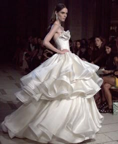 Zac Posen Wedding Dress, Deb Ball, Wave Artwork, Ethereal Gowns, Haute Couture Wedding Dress, Vintage Hollywood Glamour, Wedding Dresses Princess Ballgown