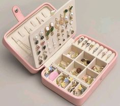 gift ideas, travel jwelery box wishlist, gift ideas for women, cute jwelery box. Rectangular Jewelry Storage Gift Box, قلادات متدلية, Alat Makeup, Desain Pantry, Ring Storage, Leather Jewelry Box