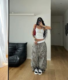 Streetwear Fashion Festival, Baggy Chic Outfit, Y2k Clubbing Outfits, Hiphop Aesthetic Outfit, Flowy Streetwear, Ahs Outfits, Hiphop Outfit, Outfit Ideas For School Summer, Hiphop Girl