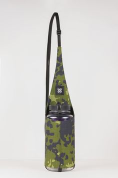 Ideal for the outdoors! Fashioned from hard-wearing 1000 denier nylon and finished with a water resistant-coating. Designed to hold 32oz water bottle. Handmade in Scotland. Water Bottle Sling, 32oz Water Bottle, Bottle Sling, Water Bottle Bag, Outdoor Fashion, Bottle Bag, Lead Time, Plein Air, Cross Body Handbags