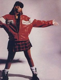 Mary with the tennis skirt and combat boots, I so remember this style in the early 90s. Mary J Blige 90s Fashion, Hip Hop Fashion Dance, 90s Hip Hop Outfits, 90s Outfit Party Hip Hop, 90s Outfits Party, 90s Birthday, Looks Hip Hop, Hip Hop Party, Mary J Blige