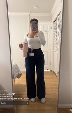 Comfy Interview Outfit, Casual Grad School Outfits, Office Assistant Outfit Casual, Lab Assistant Outfit, Lab Work Outfits Women, Restaurant Worker Outfit, Cute Retail Worker Outfits, Medical Secretary Outfit