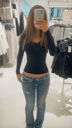 2000 Low Rise Jeans Outfits, How To Style Low Waisted Jeans, Vs Angel Off Duty Outfits, Outfit Inspo Going Out Casual, Outfit With Low Waist Jeans, 2000s Flare Jeans Outfit, Y2k Thanksgiving Outfit, Outfit Inspo Low Rise Jeans