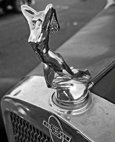 the hood ornament of an old car is shown in this black and white photo