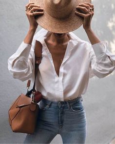 A classic white button down styled with jeans for summer Rihanna Street Style, European Street Style, Loewe Puzzle, Puzzle Bag, Bag Outfit, Kendall Jenner Outfits, Trendy Swimwear, Brown Bag