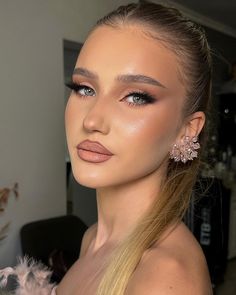 Natural Glam Makeup Blonde Hair, Champagne Inspired Makeup, Makeup Clients, Blonde Glam Makeup, Glam Makeup On Blondes, Blonde Hair Glam Makeup, Light Make Up, Light Makeup Looks