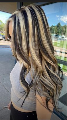 Blond Chunky Highlights On Black Hair, Brunette Chunky Blonde Highlights, Partial Chunky Highlights, Hair Foils Aesthetic, Ash Blonde Chunky Highlights, Chocolate Brown With Ash Highlights, Chunky Partial Highlights, Chunky Highlight Placement, Light On Top Dark Underneath Hair