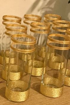 there are many glasses with gold rims on the table