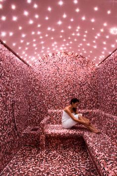 Tout Rose, Glitter Rosa, Hotel Plan, I Believe In Pink, Pink Tiles, Salon Interior Design, Steam Room, Wellness Spa, Luxury Spa