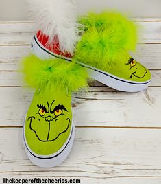 a pair of slippers with the grin face painted on them