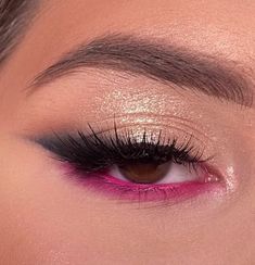 Pink And Black Eye Makeup, Machiaj Smokey Eyes, Cheer Makeup, Eye Makeup Images, Prom Eye Makeup, Pink Eye Makeup, Dance Makeup, Cute Eye Makeup