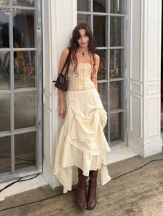 Long Skirt Outfits Street Styles, White Outfits Grunge, Grunge Maxi Dresses, Corset With Skirt Aesthetic, Fairycore Outfit Corset, Corsets And Skirts Outfits, Fairy Core Skirt Outfits, All White Outfit Grunge, Feminine Concert Outfit