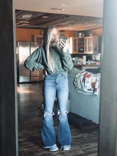 Easy Country Outfits For School, Western Outfit Inspo Casual, Subtle Country Outfit, Cute Western Winter Outfits, Western Outfits For Winter, Western Fall Fits, Subtle Western Outfit, Western Teen Outfits, Womens Country Outfits