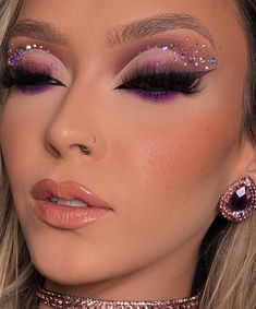 Dramatic Glam Makeup, Eye Makeup Euphoria, Dramatic Eyeshadow, Makeup Barbie, Makeup Euphoria, Rhinestone Makeup, Carnival Makeup, Cute Eye Makeup, Prom Inspo