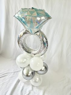 a bunch of balloons that are in the shape of a ring with a diamond on top