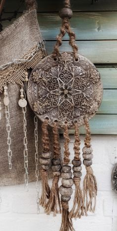 #stoer #sober #landelijk #dromenvanger #tuinornament #garden #garten #dreamcatcher #ornaments #homedesign #brocante #manual #manualidades #vintage #clay #clay artist #buitenleven #gartenliebe #handgemacht #clayart #moulds #klei #gift #one of a kind #iod #blitz #iron orchid design #klei #handgemaakt #gift #wallbag #hanging bag #frenchdecor #shabby chic #shabby chic home Dark And Moody Interiors, Paper Mache Art, Handmade Decorations, Clay Art, Altered Art, Ceramic Art, Interior Inspiration, Wind Chimes, Wizard