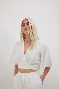 Short Sleeve Linen Blend Top White | NA-KD White Short Sleeve Crop Top For Day Out, Linen Cropped Top For Day Out, Short Sleeve Wrap Top For Day Out, Chic White Summer Wrap Top, Elegant Cropped Linen Blouse, Chic Cropped Linen Tops, White Wrap Tops For Summer, White Wrap Top For Summer, Chic Short Sleeve Wrap Top For Summer