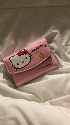 Hello Kitty Bathroom, Hello Kitty Wallet, Purse Aesthetic, Walpaper Hello Kitty, My Style Bags, Hello Kitty Aesthetic, Hello Kitty Bag