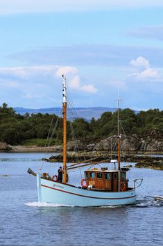 a small boat is sailing on the water