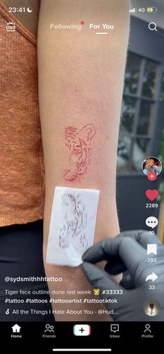 someone is showing off their temporary tattoo on the back of his arm, which has been drawn