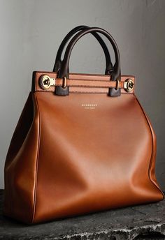 The New DK88 Bag from Burberry #Pradahandbags #newdesignerhandbags #pursesandbags Chanel Cruise, Sac Week End, Handbag Heaven, Quality Handbags, Burberry Handbags, Prada Handbags, Christian Lacroix, Charlotte Olympia