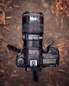 a close up view of a camera on top of a tripod in the grass