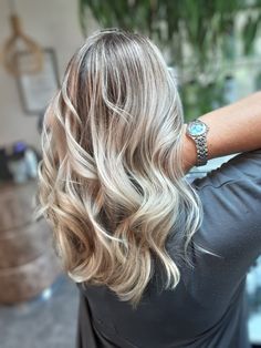 #blondbalayage #blondexpert #kühlesblond #blondspezialist #balayagefriseur #friseursiedesbeck #friseuramerang #wasserburgaminn #münchen #traunstein #rosenheim Long Hair Styles, Hair Styles, Hair, Beauty, Quick Saves