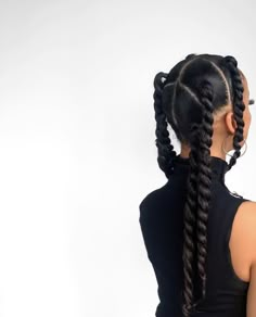 Créditos: Não encontrei a autoria da foto, se souber o autor e puder me mandar uma mensagem eu agradeço. Cold Look Face, Easy Protective Styles With Braiding Hair, Edc Hairstyles, Edc Hair, 4 Braids Hairstyle, Queen Music, Bridget Bardot, Natural Hair Updo, Black Braids