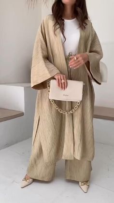 Moroccan Style Clothes, Moroccan Clothes, Modest Dresses Fashion, Stile Hijab, Mode Kimono, Mode Abaya, Modest Dresses Casual, Clothes Casual, Top And Pants Set