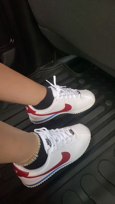 Ootd Nike Cortez, Nike Cortez Aesthetic, Chanclas Aesthetic, Nike Cortez Outfit, Nike Cortez Women, Nike Cortez Shoes, Cortez Shoes, Snicker Shoes, Jordan Shoes Girls