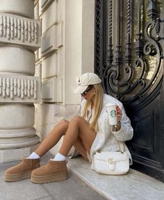 Platform Uggs, Ugg Outfits, Mini Uggs, Winter Mode Outfits, Ugg Ultra Mini, Look Winter, Mini Outfit, Ugg Mini