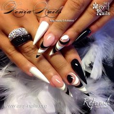 Black and white stilettos. ..very pretty Black And White Stiletto Nails, White Stiletto Nails, Nail Art Black, Black And White Nail, Stiletto Nail Art, Nails Stiletto, Stiletto Nails Designs, White Nail Art